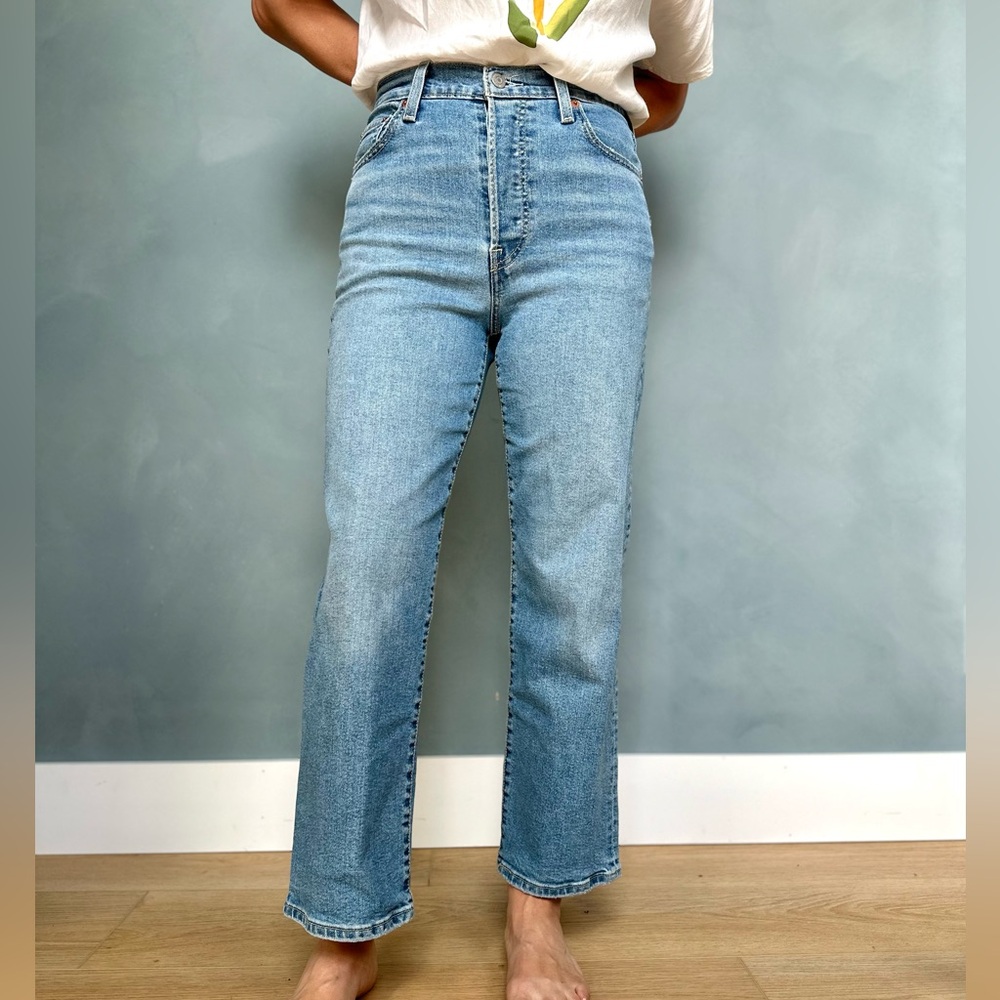 SOLD Levi’s Ribcage Straight Leg Jeans
